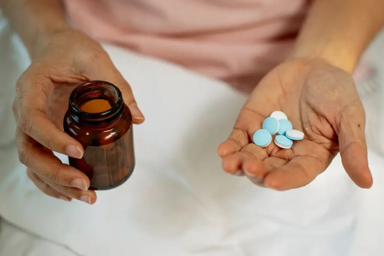 Remédios para dormir aumentam o risco de Alzheimer? Confira o que a ciência já sabe.